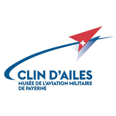 Hall du musée d’aviation Clin d’Ailes en hiver avec un avion exposé